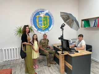 Захисник України оформив паспорт для донечки в Ренійському відділі міграційної служби