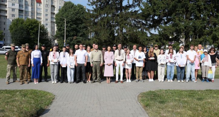 У День Державності - із першими паспортами у руках!