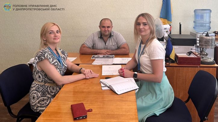 Працівники Міграційної служби  провели робочу зустріч з головним лікарем «Криворізької центральної районної лікарні» Новопільської сільської ради»