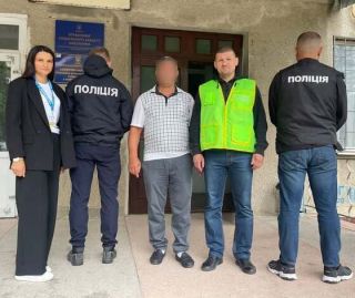 У Сокирянах примусово видворили громадянина Азербайджану