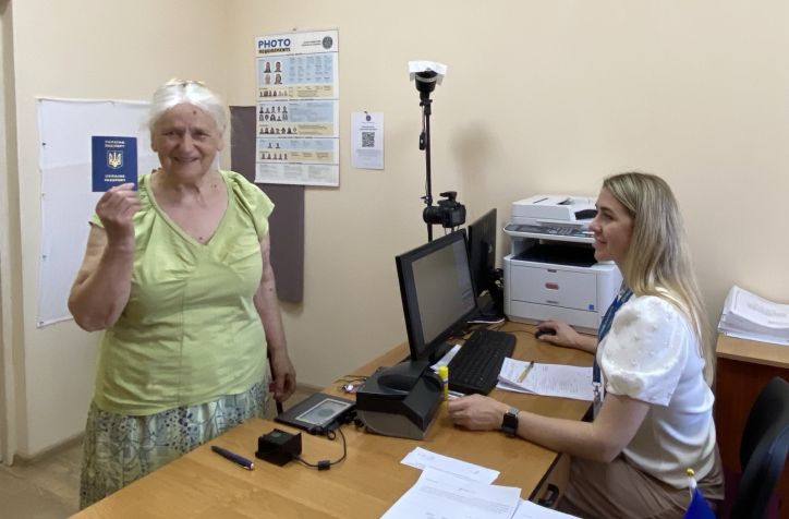 Оформлення паспортного документа в Березне: допомога пані Євдокії з Донеччини
