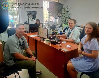 Столичний підрозділ – вибір зіркових гостей для впорядкування документів