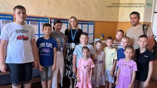 У Кривому Розі терміново оформили закордонні паспорти вихованцям й вихователям дитячого будинку сімейного типу