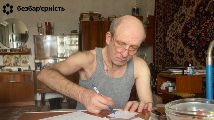 У Дніпрі міграційники виїхали на місце проживання чоловіка з мало мобільної групи та прийняли заяву на поновлення паспорта громадянина України