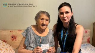 У Кривому Розі здійснили вручення паспорта громадянина України літній жінці за місцем її проживання