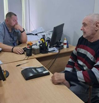 Безбар’єрність в дії: У Новоселиці оформили закордонний паспорт відвідувачу з особливими потребами