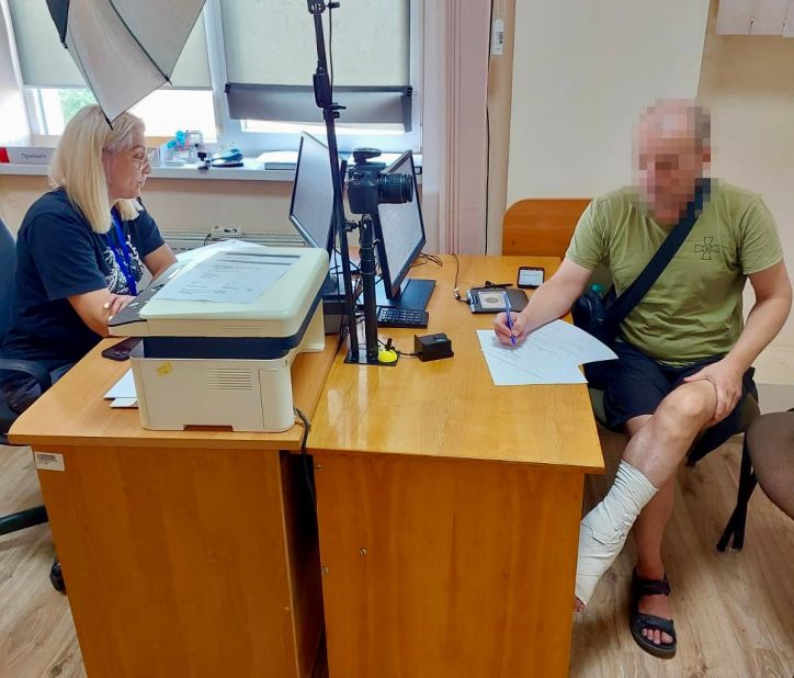 Нова ID-картка для військового замість старого паспорта