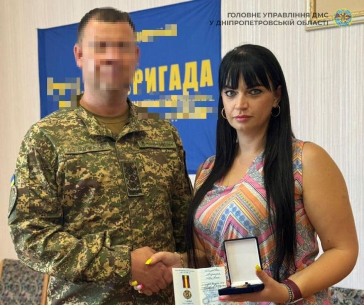 У Дніпрі заступницю начальника відділу ДМС нагородили медаллю «За гідність та патріотизм»