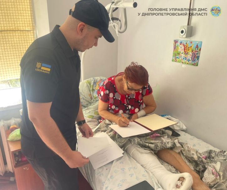 У Дніпрі здійснили виїзне оформлення паспорта одній з постраждалих під час ворожої атаки 7 серпня