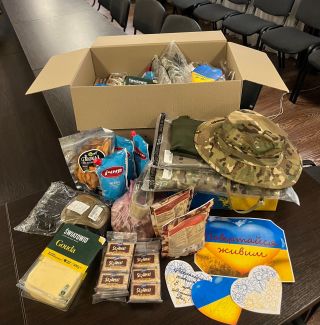 Тримаємо зв'язок із нашими незламними захисниками, - підтримуємо та допомагаємо