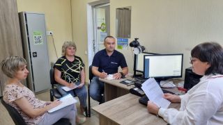 Як допомогти громадянам, які постраждали від збройної агресії, відновити свої документи?