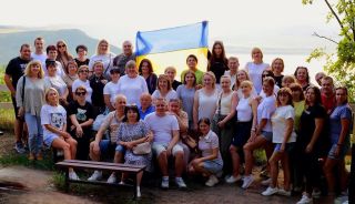 Над українськими просторами синьо-жовтий майорить!
