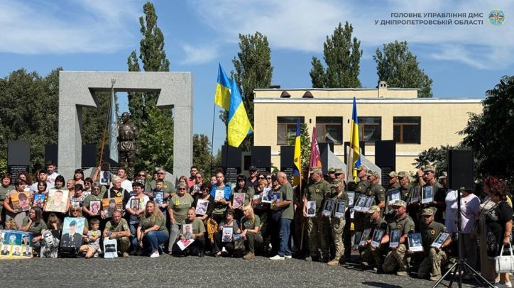 В День памʼяті захисників України активну участь в заходах взяли працівники Міграційної служби