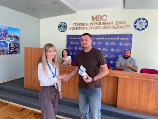 У Дніпрі нагородили кращих працівників Міграційної служби почесними відзнаками від міських та обласних органів державної виконавчої влади