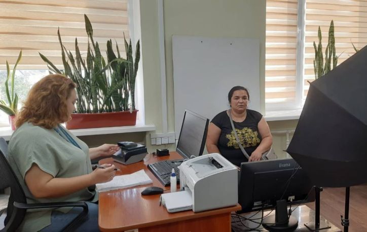 У Бережанах 42-річна жінка отримала перший паспорт