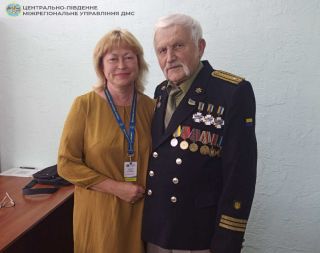 Паспорт для поета: Світловодський відділ ЦПМУ ДМС оформив ID-картку Олесю Неділі