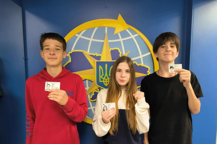 У Чернігові трійнята отримали перші ID-картки