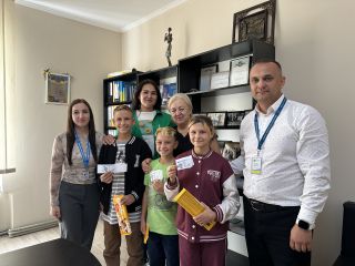 Врятовані та вдома: троє підлітків отримали перші українські паспорти