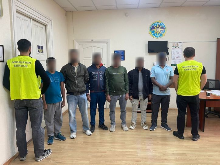 Шістьох іноземних громадян зобов’язано виїхати з України