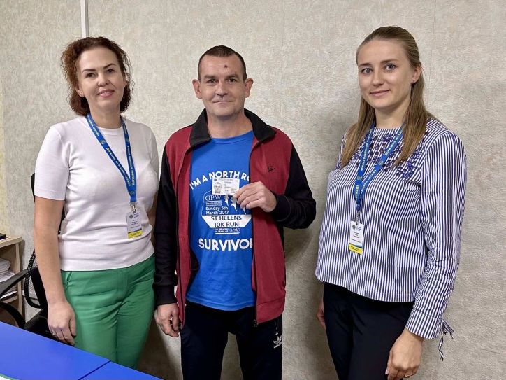 Ніколи не пізно отримати паспорт!
