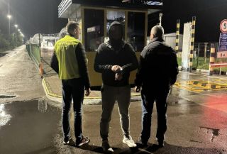 На Закарпатті примусово видворено громадянина Молдови, який ухилявся від виїзду з України