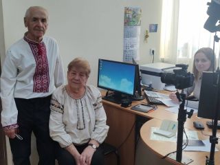 Оформлення паспорта: подружжя Поровчуків перетворило буденність на свято