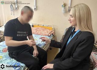 Незламний дух: іноземному захиснику України вручили посвідку  в лікарні