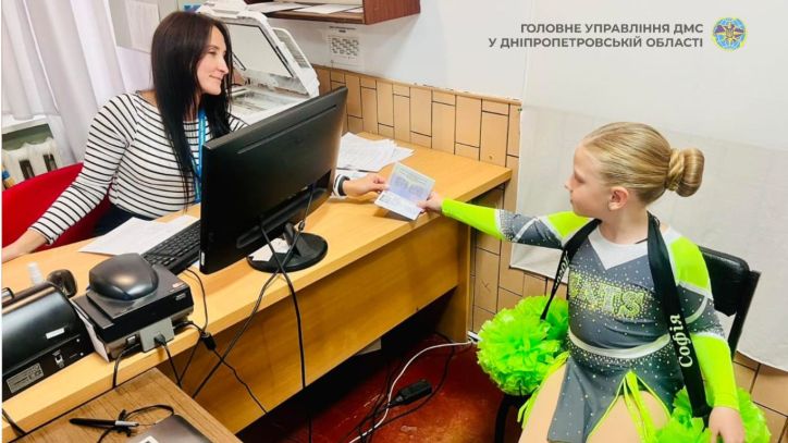Для участі у європейських змаганнях маленька чирлідирша отримала закордонний паспорт