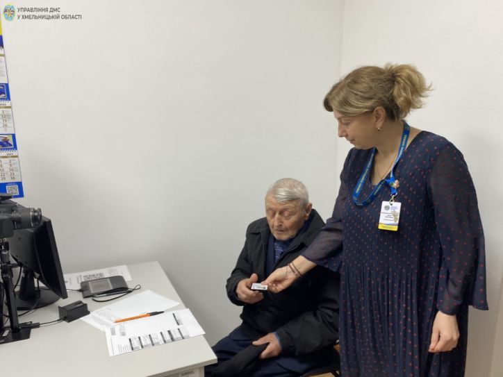 У 98 років - з ID-карткою в руках!