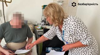 Міграційна служба оформила закордонний паспорт пораненому військовому прямо в лікарняній палаті