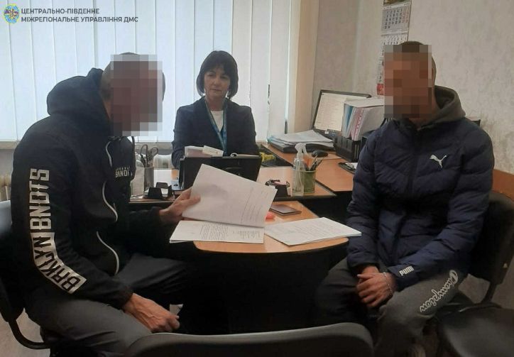 Прострочили термін перебування: міграційники примусово повертають двох братів-іноземців