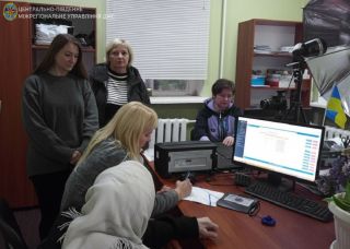Внутрішньо переміщені українці оформлюють ID-картки