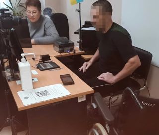 В Чернівцях оформили ID-картку пораненому захиснику