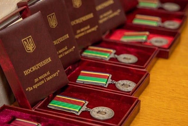 Мужність, незважаючи на виклики: cпівробітники УДМС Херсонщини відзначені Президентом!