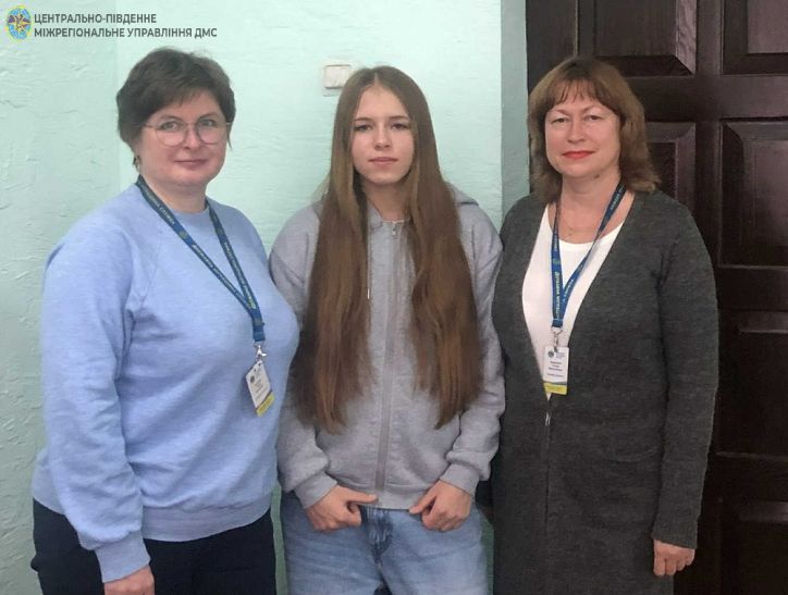 Золото Європи і перший паспорт переможниці: 14-річна боксерка зі Світловодська оформила ID-картку