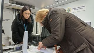 Мобільна бригада ДМС оперативно допомагає постраждалим від обстрілів у Харкові