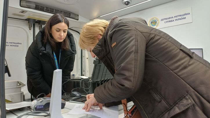 Мобільна бригада ДМС оперативно допомагає постраждалим від обстрілів у Харкові