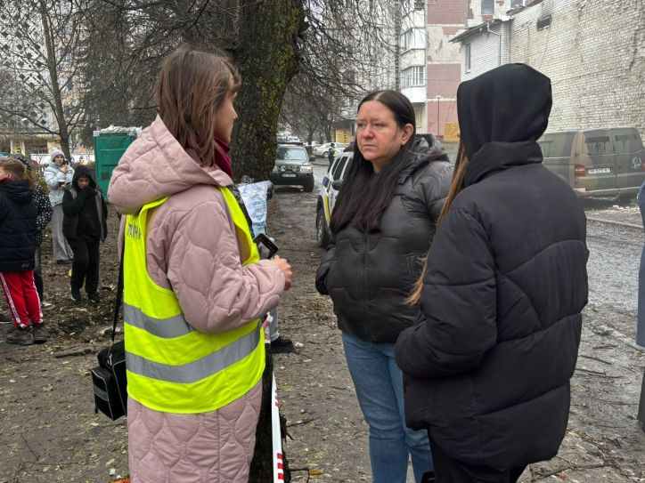 Міграційники продовжують надавати потерпілим від російської атаки послуги з оформлення документів