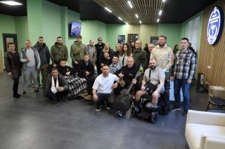 Фронтмен та засновник гурту “СКАЙ” виступив для поранених героїв у медичному центрі МВС