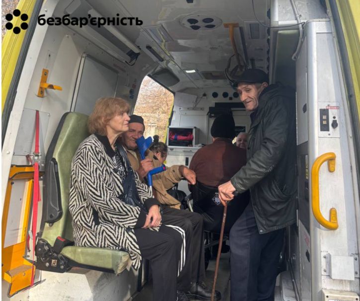 Міграційники продовжують документування людей похилого віку та осіб з інвалідністю, які були евакуйовані з місць проведення бойових дій