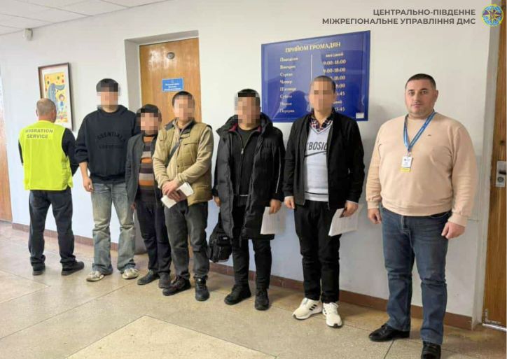 В Умані міграційники притягнули до відповідальності п’ятьох іноземців за порушення строків перебування