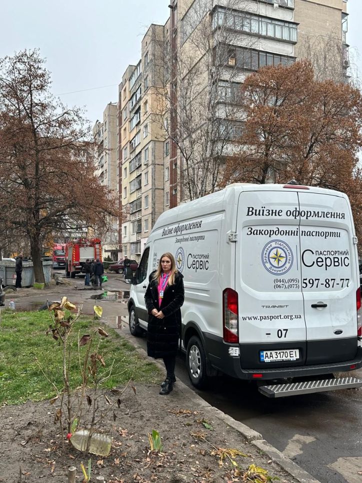 Київщина: міграційники допомагають постраждалим від обстрілу