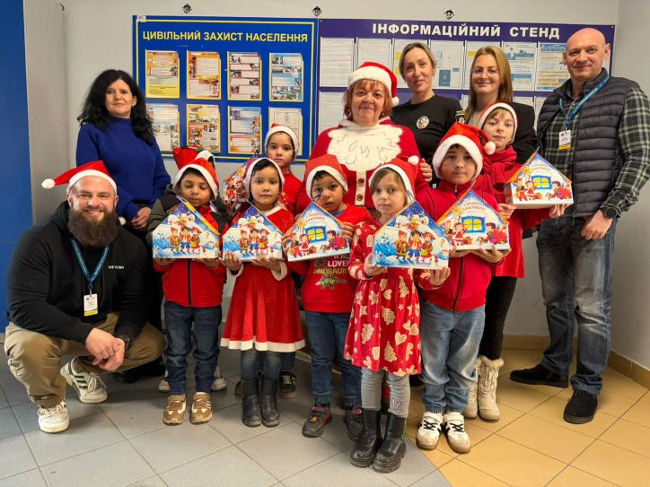 У Берегівському відділі міграційної служби для дітей влаштували свято до Дня Святого Миколая
