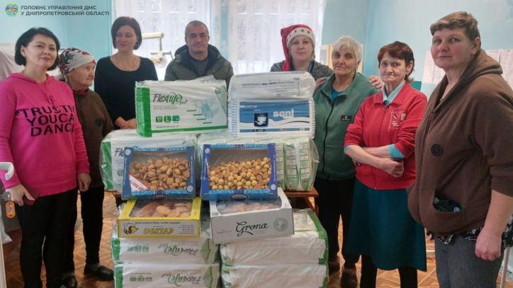 Святий Миколай завітав до геріатричного пансіонату разом із працівниками ДМС