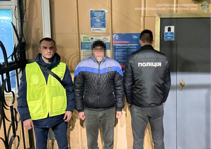 Громадянина Азербайджану примусово видворили з України після оформлення свідоцтва на повернення