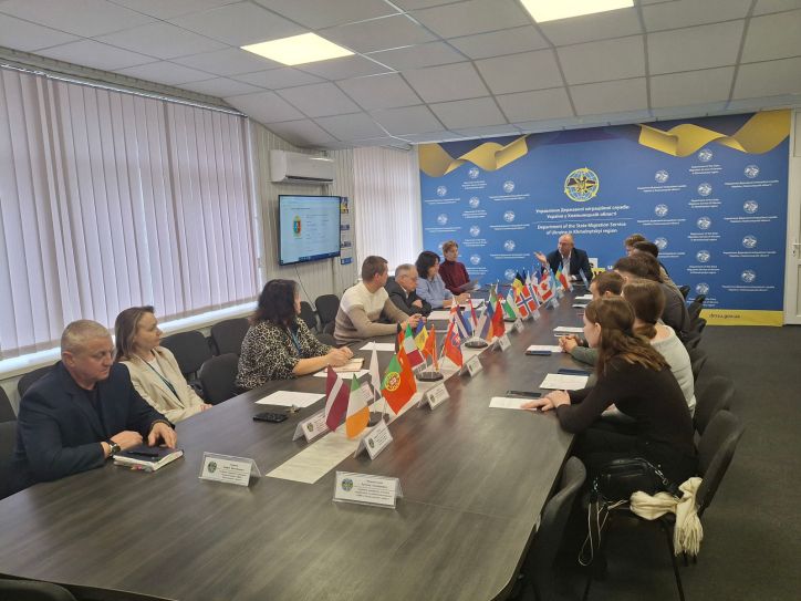 Відкриті двері - нові горизонти: студенти-практиканти  пізнають діяльність міграційної служби