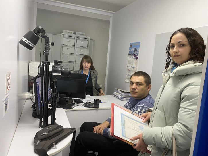 У Чернігові оформили закордонний паспорт ветерану, який під час активних бойових дій боронив місто  від  російських загарбників