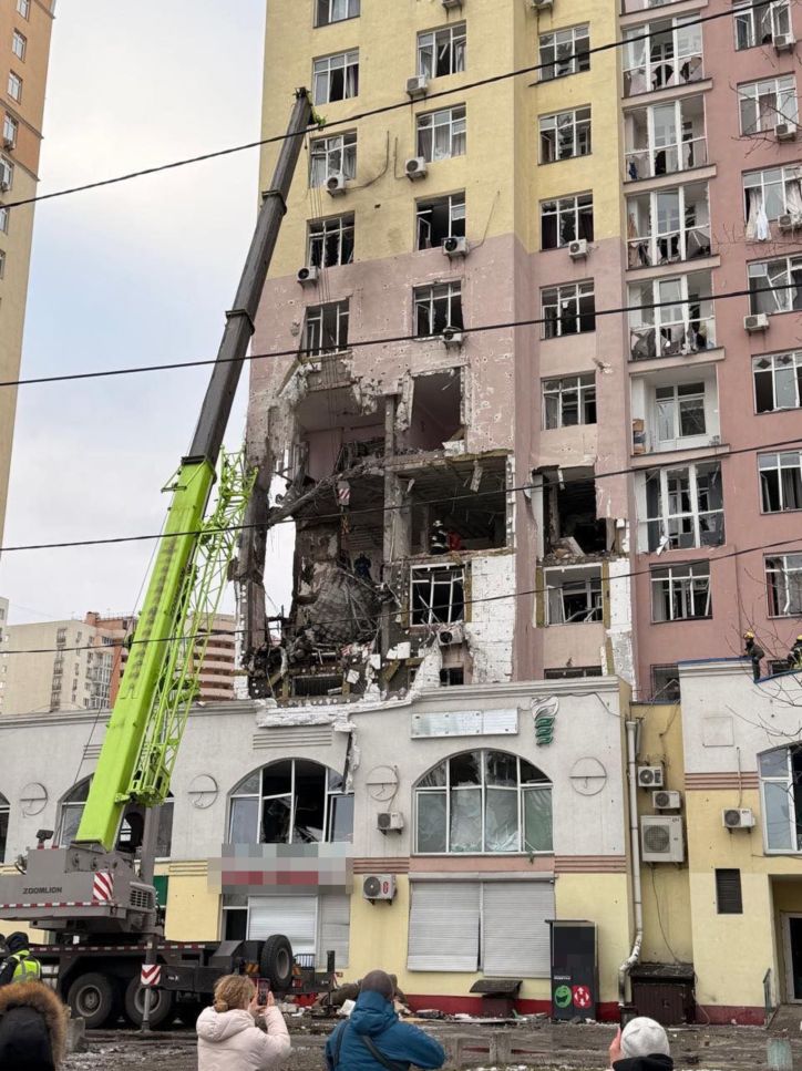 Міграційники Києва оформляють документи постраждалим внаслідок ворожої атаки