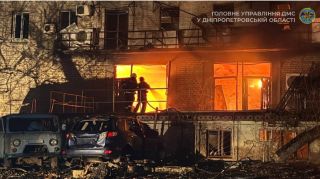 У Дніпрі міграційники працюють на місцях руйнувань внаслідок ворожої атаки