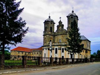 Оформити паспорт у місті, де зводили унікальні храми знаменитий  італійський архітектор Бернард Меретин і геніальний галицький скульптор Іван Пінзель